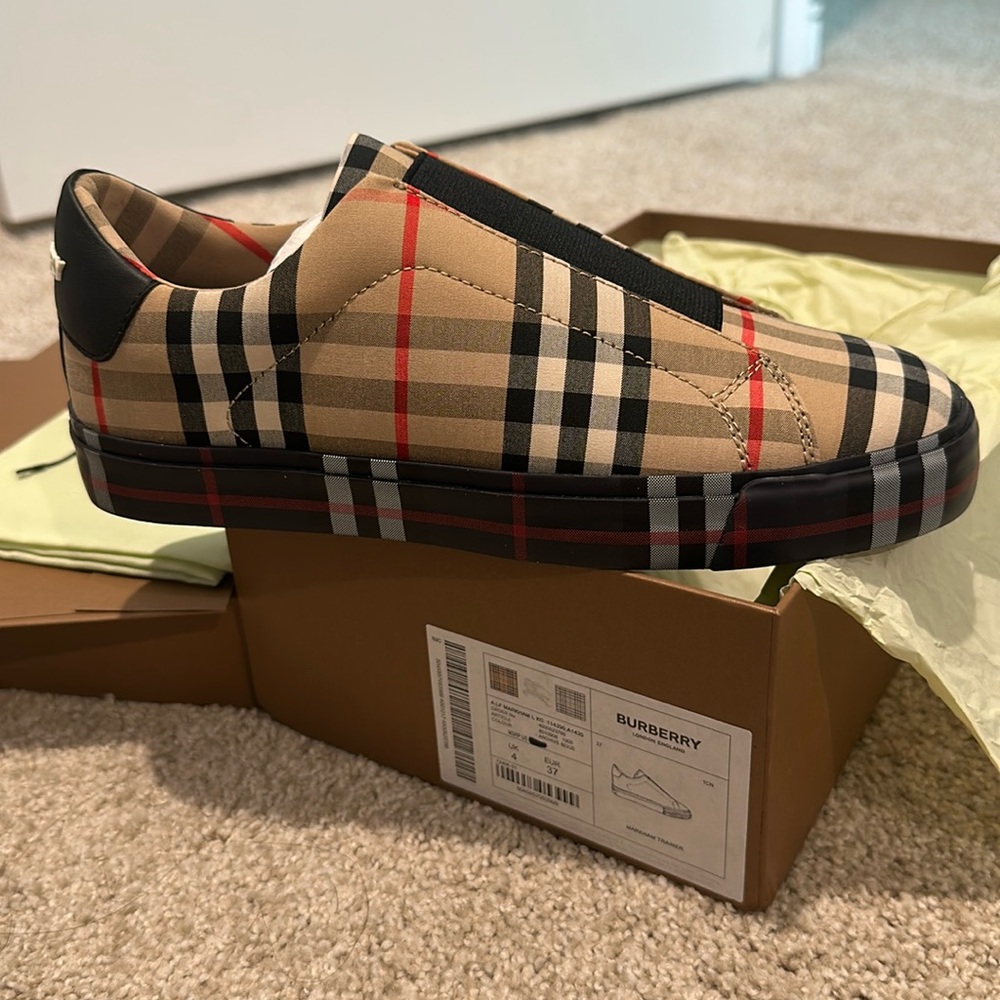 Burberry BNIB size 37 EUR slip on sneakers